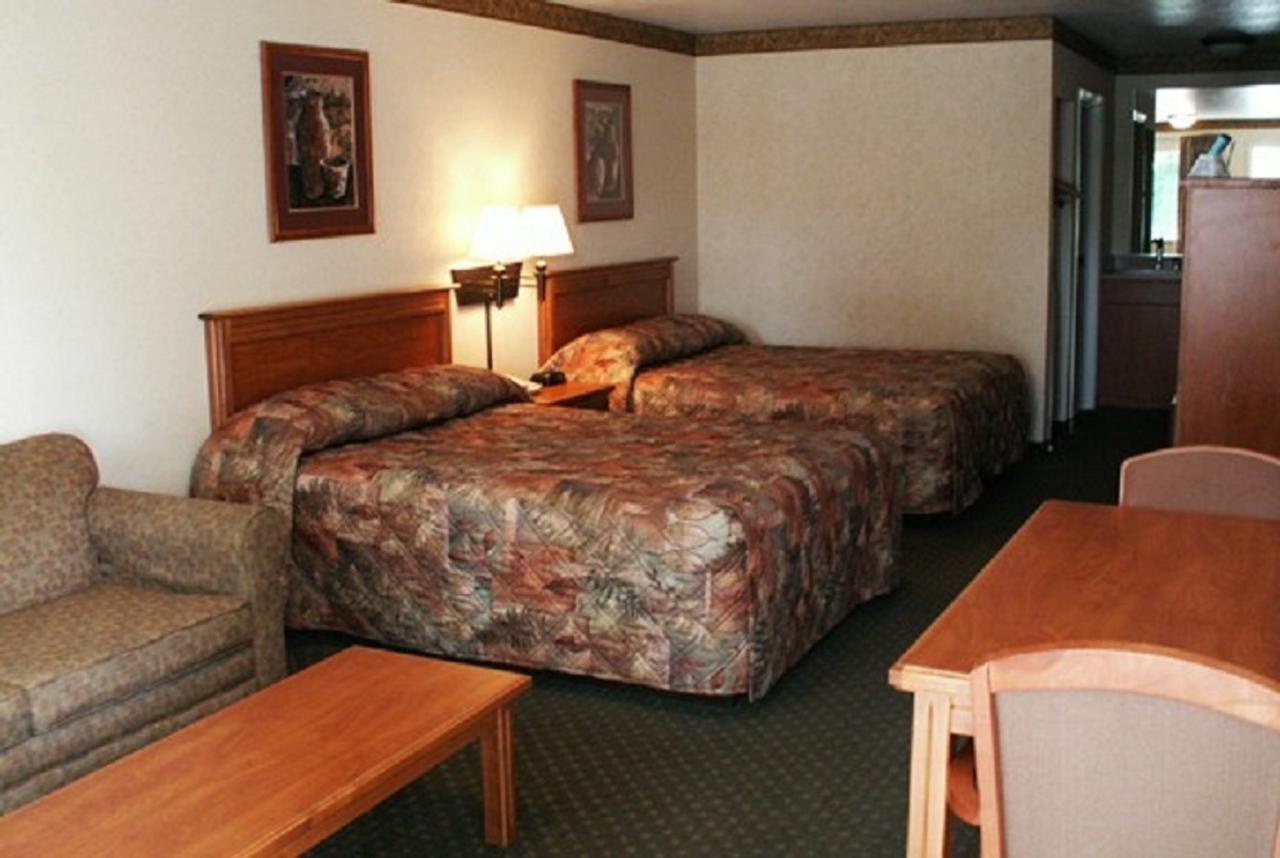 White River Hotel 2*